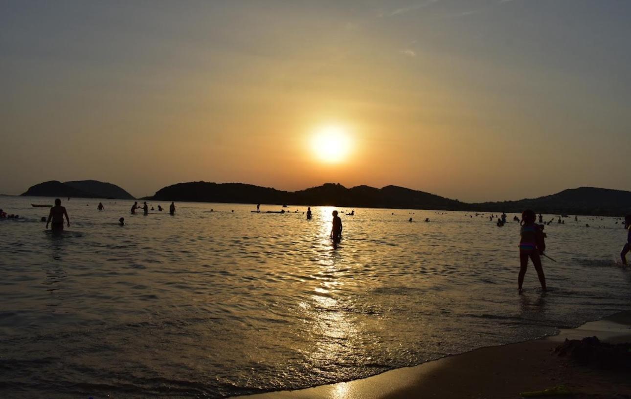 Sun Beach Apartment アナヴィソス エクステリア 写真
